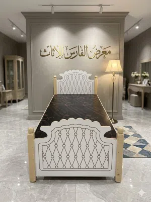 السلام عليكم يوفر معرض الفارس سرير نفر واحد عراقي الطول 190 العرض 90 بلايود اسود