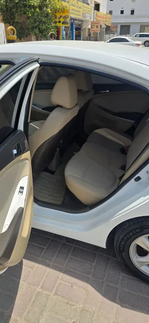 Hyundai Accent 2013,