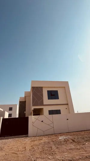فيلا للبيع بواجهة مستقله وأرض مستقله خلف الجامعه الألمانيه