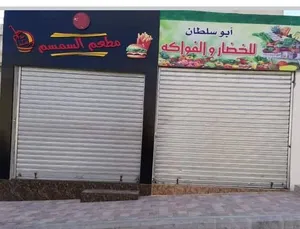 3 أبواب مخازن حديد سحب بحالة الوكالة للبيع  القياسات في تفاصيل الاعلان