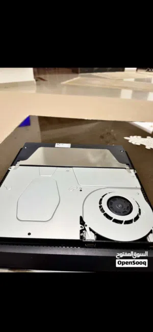 للبيع سوني 4 سليم (PS4 Slim) الله يبارك جهاز خود وانسي موضوع صيانه بلسيشن كل شهر يتنظف صوت مروحه مفي
