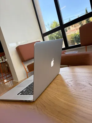 لقطة MacBook Pro Retina 15” Mid 2015 i7 16GB RAM 256GB SSD + الشاحن الأصلي
