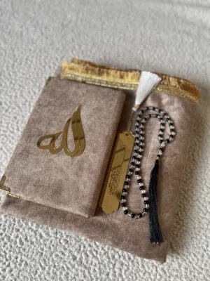 Premium Islamic Set – Quran, Prayer mat, Tasbih & Quran Marker
