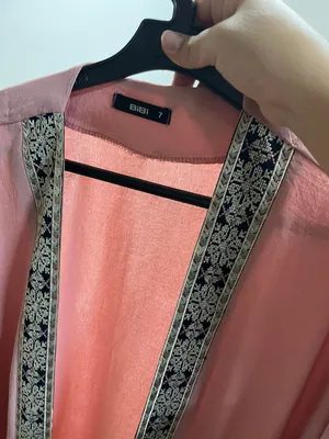 عبايه موديل مفتوح لون بيبي بينك