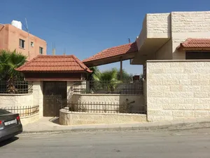 للبيع بيت مستقل مميز – الزرقاء  ضاحية مكة – حي الفلاح