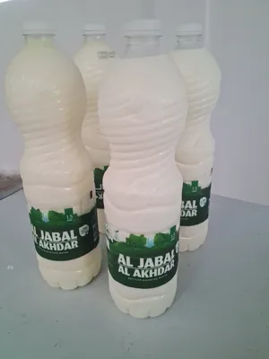 حليب والبان ابقار طازج من مزرعة