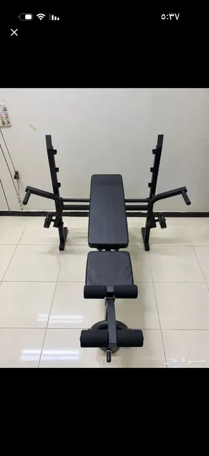 كرسي رياضي قابل للتعديل ومناسب لتمارين