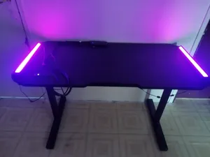 للبيع طاولة قيمنج COUGAR الأصلية RGB – سوداء أنيقة وشبه جديدة !!!