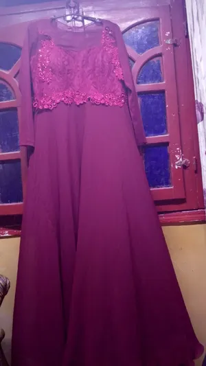 فساتين سواريه