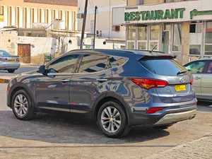 Hyundai Santa Fe 3.3L V6 – 2017  4WD  Oman Spec