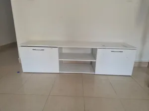 ترابيزه تليفزيون كبيره بحاله جيده جدا