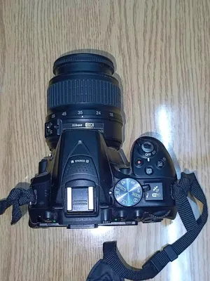 Nikon d5300 مع عدستها الاصلية وعدسة 50mm مع كامل اغطيتها