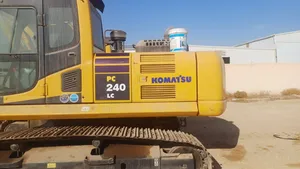 حفار Komatsu PC240 LC موديل 2023 للبيع ساعات تشغيل قليلة غير مجمرك قابل للتصدير