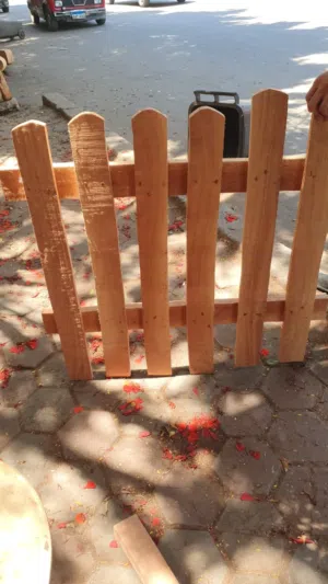 اسوار حدائق خشب