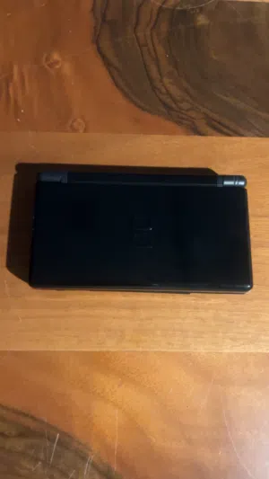 مهكره Nintendo DS lite hacked with pencil and charger