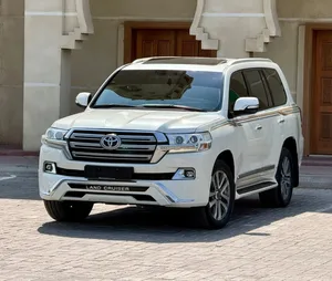 تويوتا لاندكروزر GXR 8 سلندر  خليجي GCC موديل 2018  فل اوبشن  فرويل 4x4
