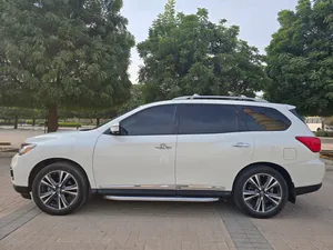 Used Nissan Pathfinder in Al Batinah