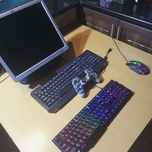 للبيع :باقه الجيمر المتكامله (كيبورد العاب RGB+يد تحكم ممهوله) بحاله ممتازه وبسعر لقطه!