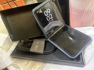 بحاجة شاشة داخليه Z flip 5 Like new