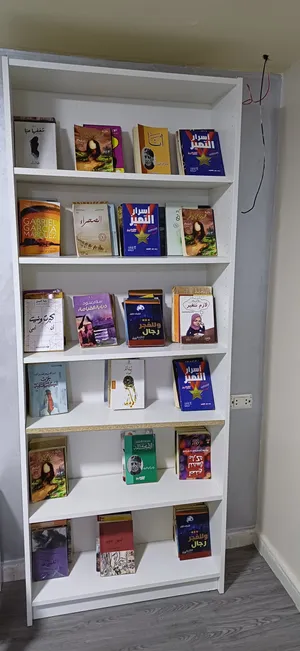 مكتبات للبيع لون أبيض