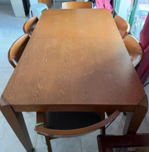 طاولة طعام كبيرة