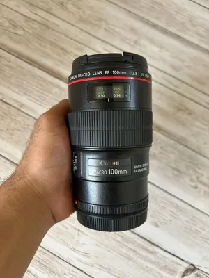 عدسة كانون ماكرو 100mm f2.8 Red line بحال الوكالة للبيع بسعر حرررق
