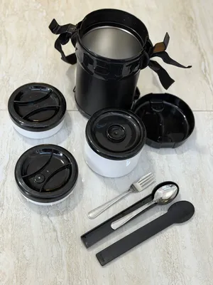 Thermal lunch box with containers
