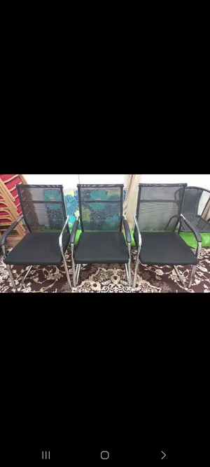 كراسي شبه جديدة