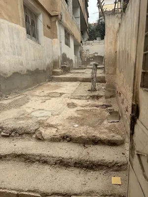 منزل للايجار مع حوش خارجي