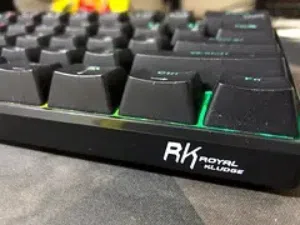 كيبورد قيمنق لاسلكي شغال مافيها اي مشاكل جاهز للاستخدام Gaming keyboard RK Royal kludge Wireless RGB