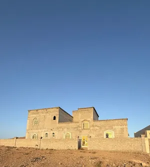 منزل للبيع من المالك مباشر / شقتين مع ملحق  الموقع طاقة  مربع ط شرق مركز الشرطة الجديد