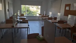 مدرس لغة المانية ماجستير في اللغة الألمانية خبرة 15 سنة في جامعات ومعاهد في المانيا والاردن. فاحص