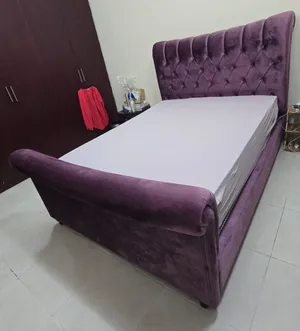سرير مخملي