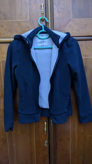 Fleece female sport jacket Decathlon, size S جاكيت رياضي نسائي من الصوف ، مقاس S