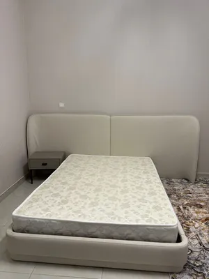 للبيع سرير مع تسريحة