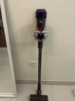 Dyson V8 Cordless Vacuum Cleaner – Original – Good Condition