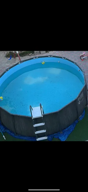 مسبح استخدام نظيف