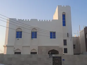 منزل للإيجار العامرات منطقة الاولى بلقرب من السوق،