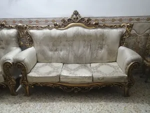 تخم ملكي مع طبلات مع مدخل مرايه