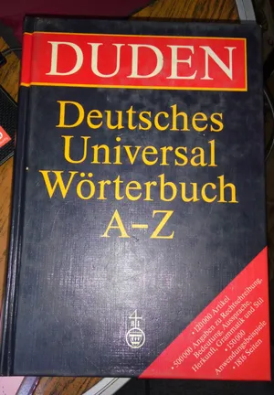 قاموس Duden  هو أقوى قاموس المانى ألمانى لم يستخدم - لطلبة ودارسى اللغة الالمانية