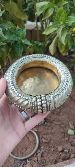 تحفة للاقتناء قديمة وانتيك ا يزيد عمرها عن150عام زينة الصالات الفلل والقصور وللبس التراثي القديم ومن