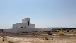 ارض فضاء ف البريمي الغريفه بي 1 موقع مميز ثاني خط من شارع رئيسي قائم مساحه كبيره - انا المالك