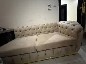 كنب وكاله للبيع مع طاوله للتلفزيون