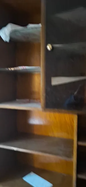 للبيع مكتبه كامله سليمه  وترابيزة تلفزيون  ووحدة ارفف