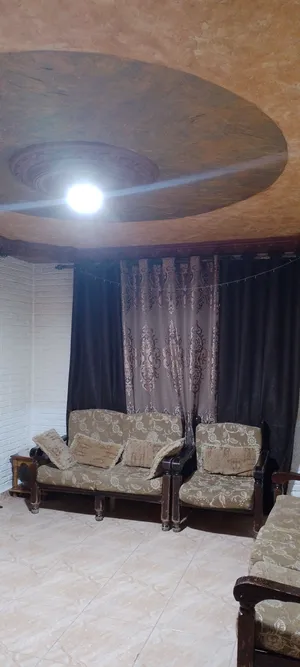 منزل مستقل 4غرف 2نوم واحده ماستر وغرفة معيشه صاله كرميد بطول 8م في 4م مطبخ رخام درج رخام واجه حجر