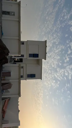 منزل طابقين للبيع في صحم / الحويل القديمه