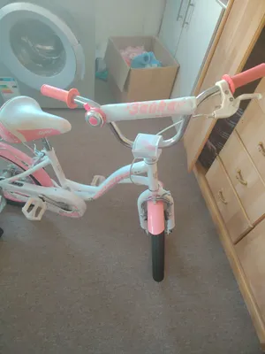 Selling a super beautiful and new pink bicycle.The transformer can ride on 2 wheels, and can also 4