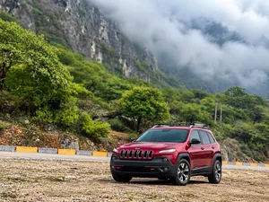 Jeep Cherokee trailhawk V6 3.2 just buy and drive excellent condition