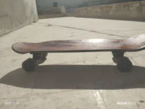 لوح تزلج (Skateboard) من ماركة Arbor العالمية - شغال 100% وبحالة ممتازة