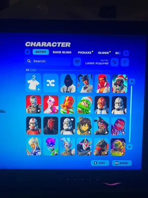 حساب فورت نايت اساسي فيه اشياء نادره و فيه 200 لعبه في ايبيك قيمز و كلهم بفلوس ولا لعبه ببلاش